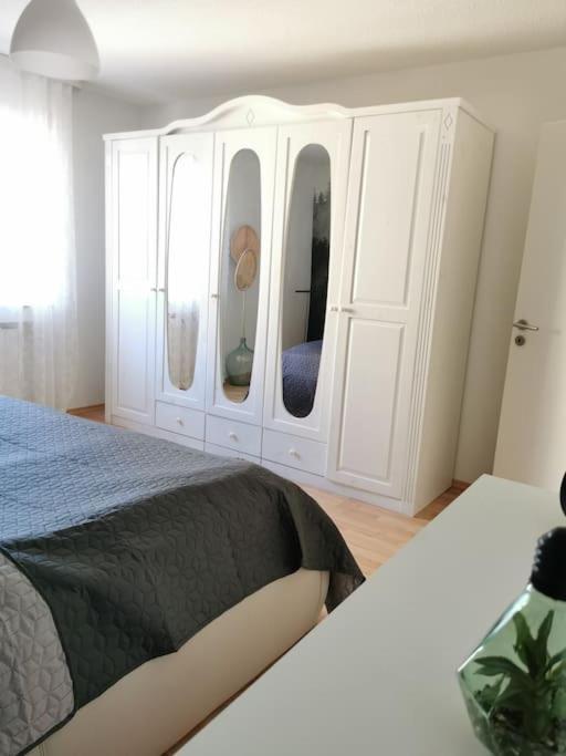 Schoene Grosse Ferienwohnung Basilikablick Stadtnah Ruhig Naehe Bodensee Mit Aussicht ไวน์การ์เทิน ภายนอก รูปภาพ